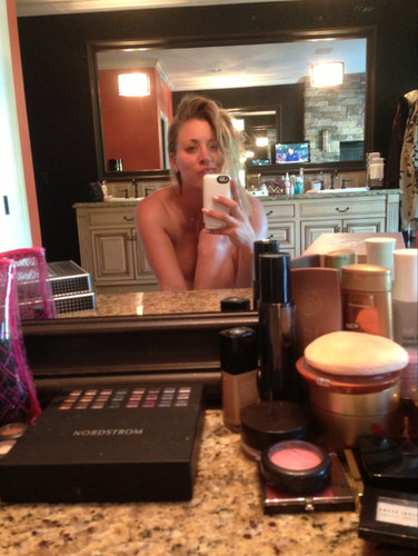 Beautiful Kaley Cuoco Nude Selfies Leaked Pictures