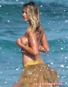 Kate Upton Sexy Beach Photoshoot Candids