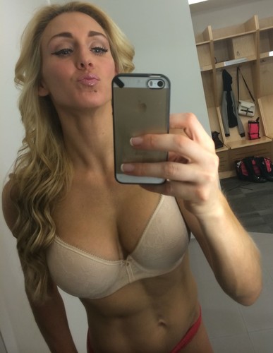 Breaking! WWE Diva Charlotte Flair Nude Personal Pics Leaked