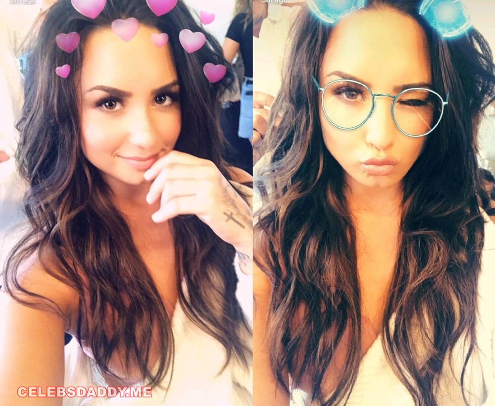 Demi Lovato Topless Boobs Flash From Snapchat