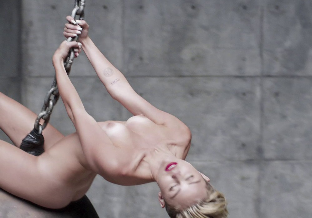 MILEY CYRUS NUDE UNCENSORED WRECKING BALL VIDEO